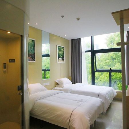 100 Inn Plus Pudong Airport Hotel Шанхай Экстерьер фото