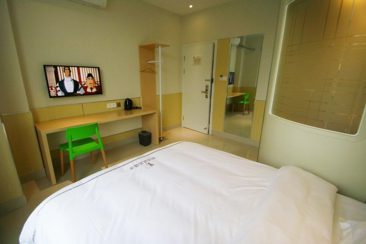 100 Inn Plus Pudong Airport Hotel Шанхай Экстерьер фото