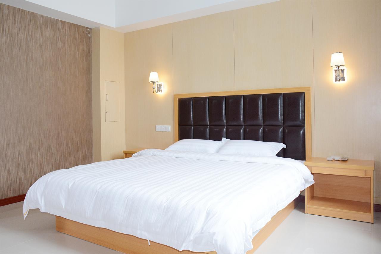 100 Inn Plus Pudong Airport Hotel Шанхай Экстерьер фото